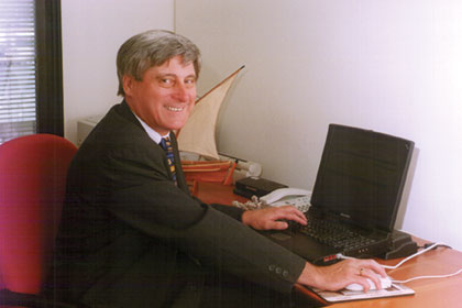 NSW教育評議会の情報サービスディレクターのジョン・ベネット博士